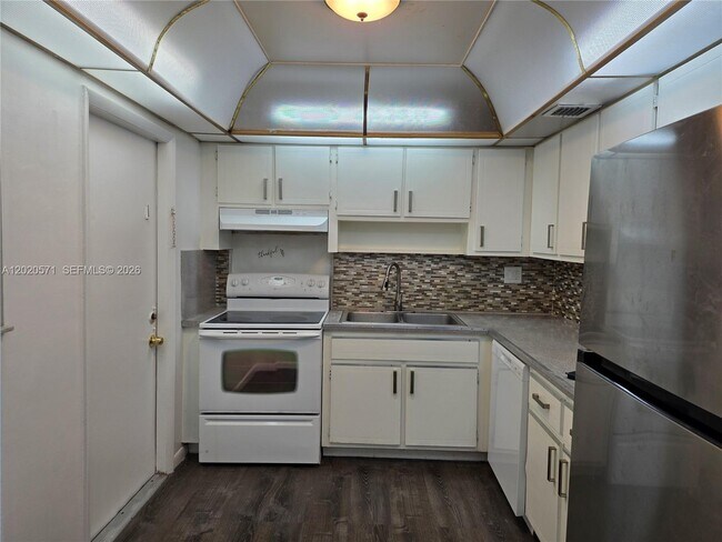 Building Photo - 14150 SW 84th St