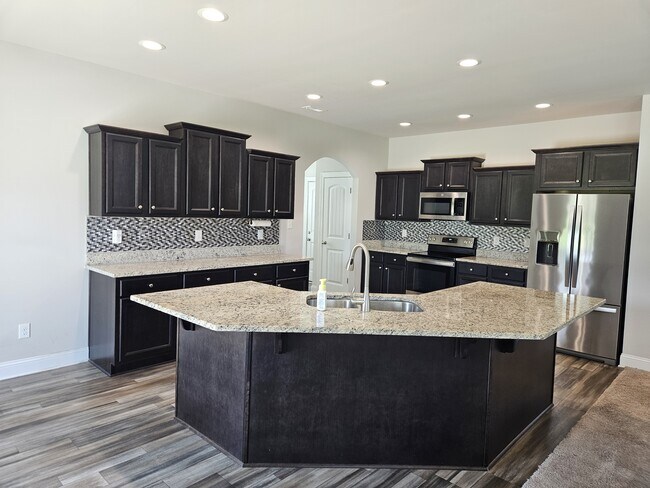 Building Photo - 214 Gracyns Dr
