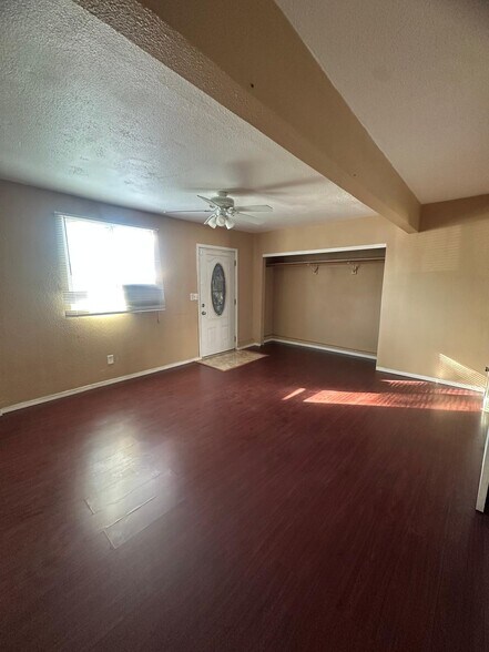 Building Photo - 1817 W La Sierra Dr