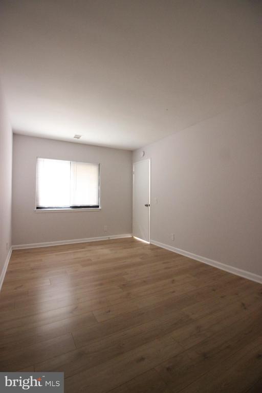 Building Photo - 2432 Glengyle Dr