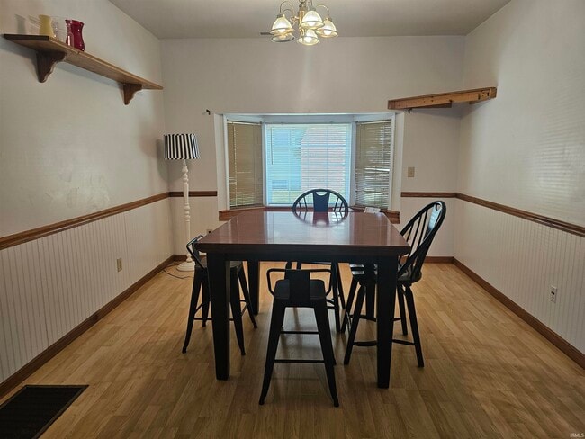 Building Photo - 405 E 15th St