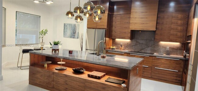 Building Photo - 3870 E Hibiscus St