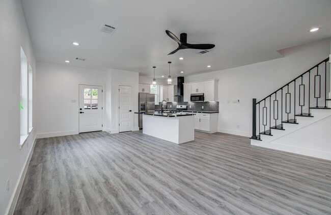 Building Photo - 6531 Rosemary Ln