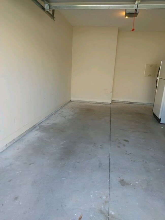 Building Photo - Spacious 4-Bedroom Home - Available for Rent!