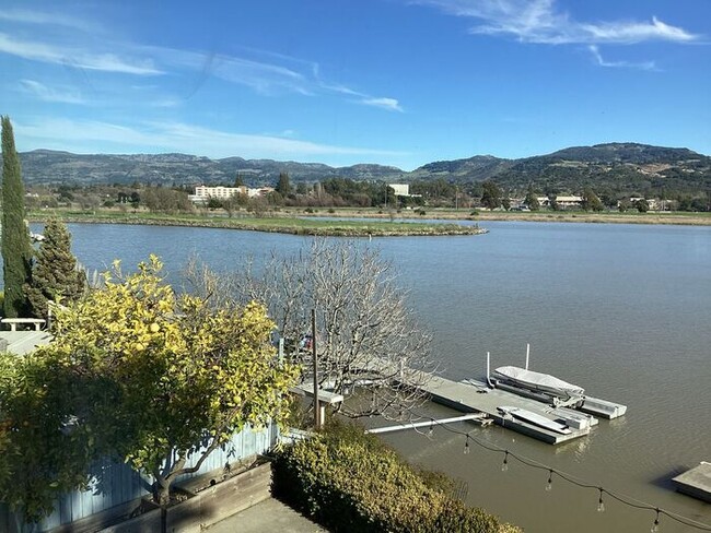 Building Photo - Napa Yacht Club Riverfront home in gated c...