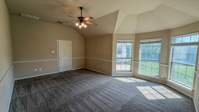 Building Photo - Move In ready 4 bedroom, 2 bath home in Fort Worth