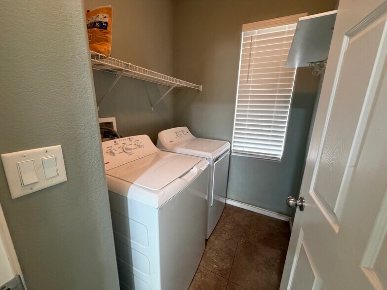 Building Photo - 9196 Grand Sunburst Ct