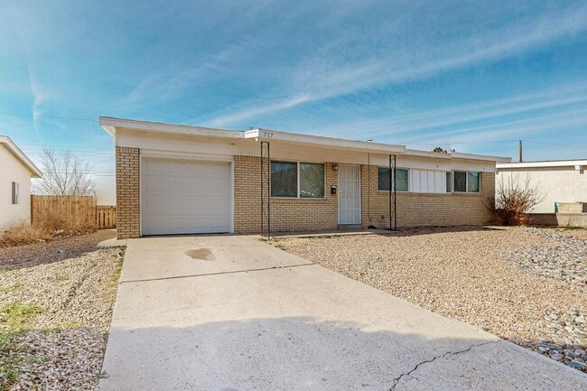 Building Photo - NE Mid-Century Modern 3 Badroom 1.5 Bath with garage