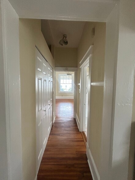 Building Photo - 405 W Pine St