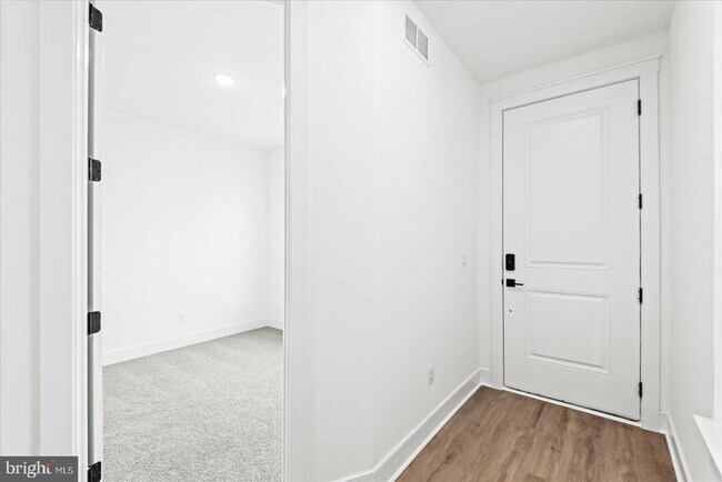 Building Photo - 9407 Pacific Elm St