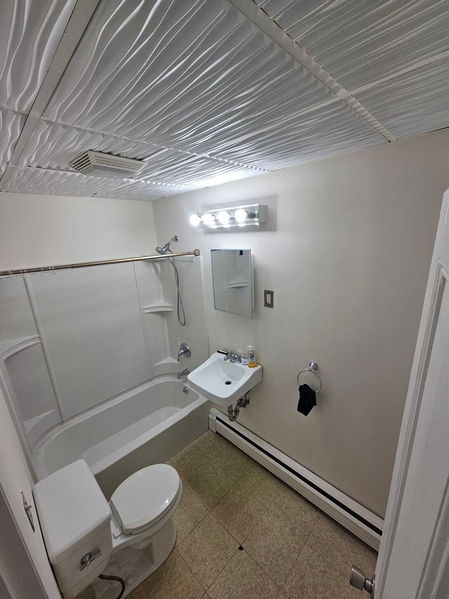 Bathroom - 3 White St