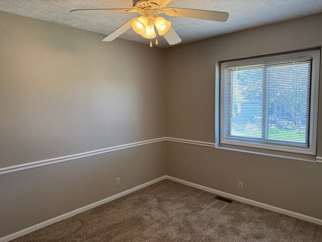 Building Photo - Omaha Rental Home Offering Modern Updates & Comfortable Living!