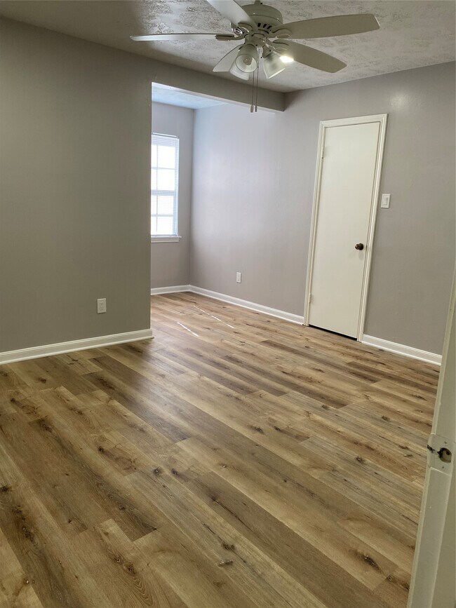 Building Photo - 11702 N Petersham Dr