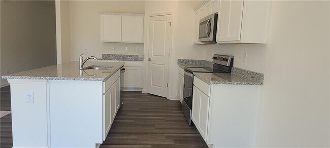 Building Photo - 132 Verona Dr NW