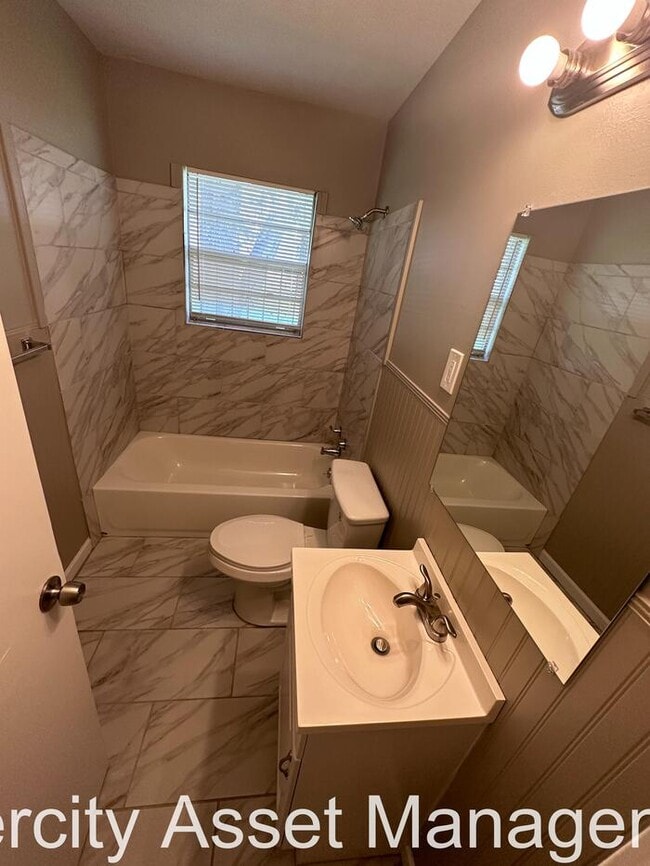 Building Photo - 4180 Kerwin Dr