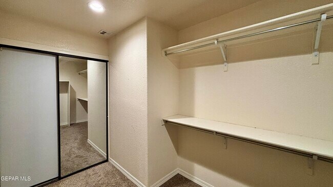 Building Photo - 12437 Pleasant Crest