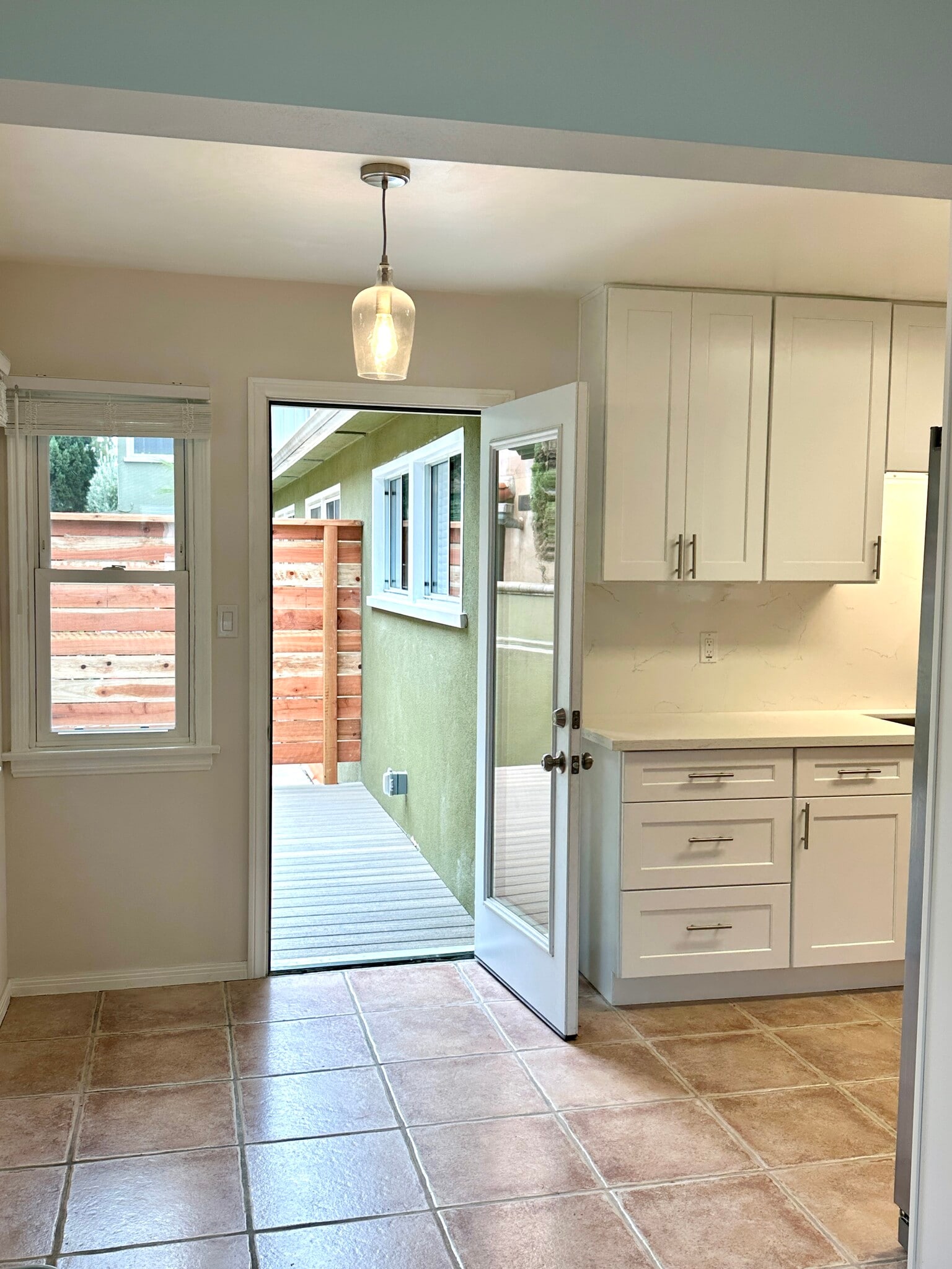 Breakfast nook - 1033 Pearl St
