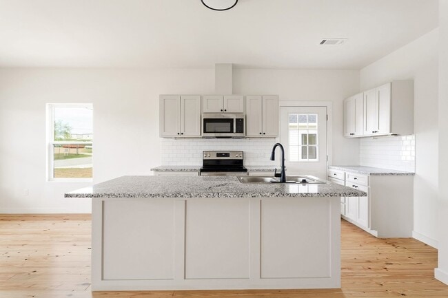 Building Photo - 226 N Dixie St