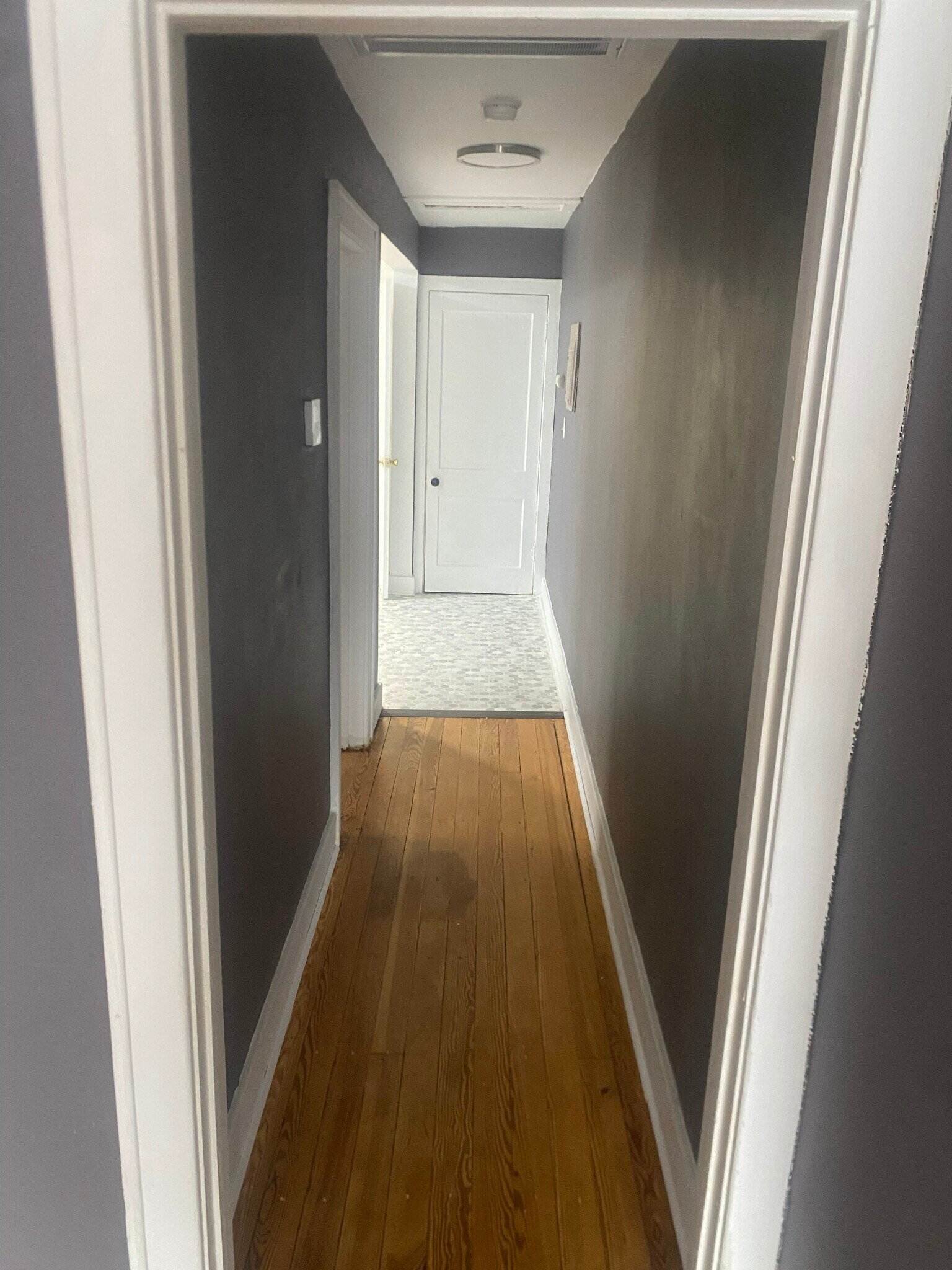 Building Photo - 916 W Lovell St