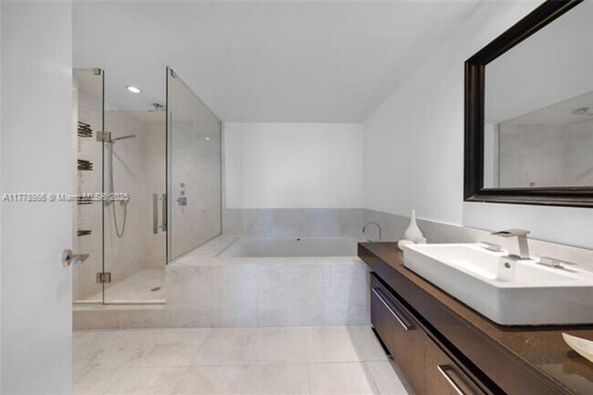 Building Photo - 17121 Collins Ave