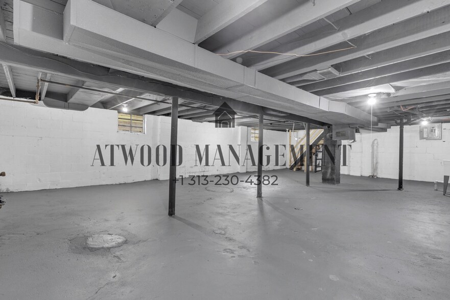 Building Photo - 9354 Bessemore St