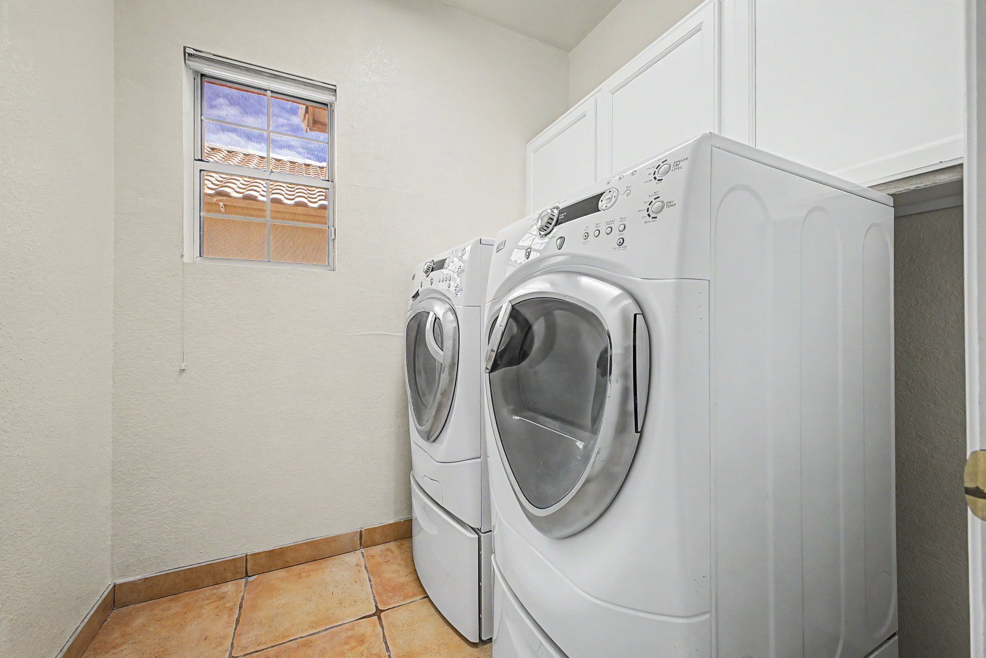 Building Photo - 691 S Sahuaro Dr