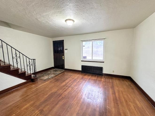 Building Photo - 246 E Meyers St