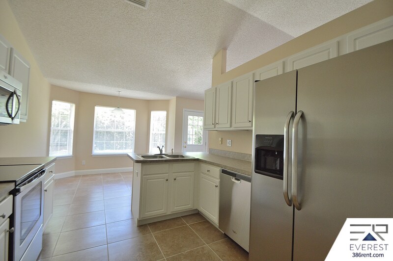 Building Photo - 30 Lancelot Dr