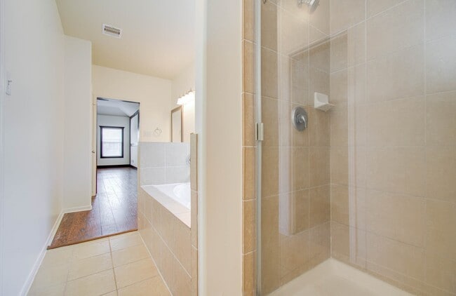 Building Photo - 14235 Englewood Park Ln