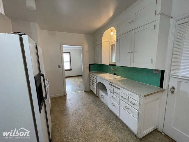 Building Photo - Spacious 4-Bedroom Oasis in the Heart of Yakima – Perfect for Family Living!