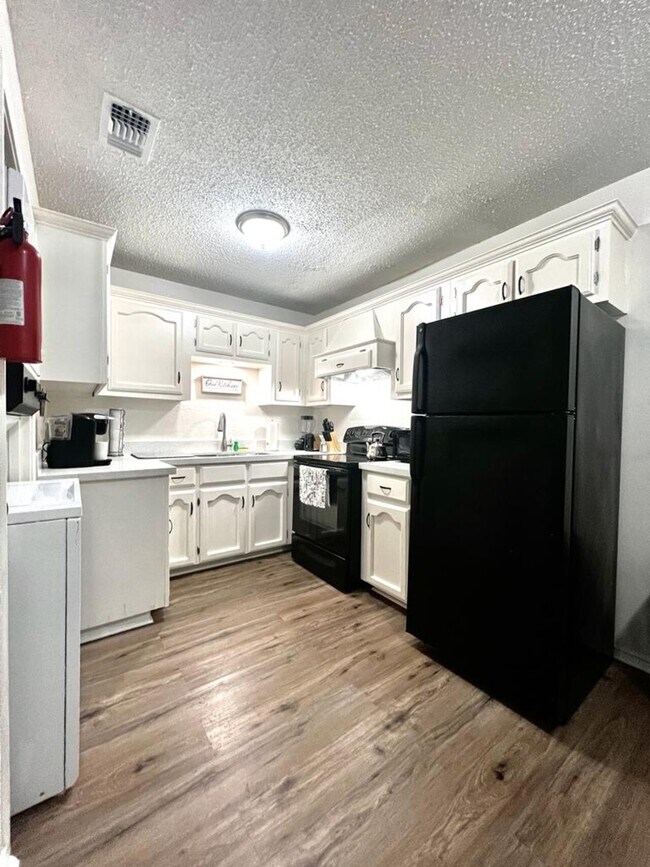 Building Photo - 4601 S 24th St