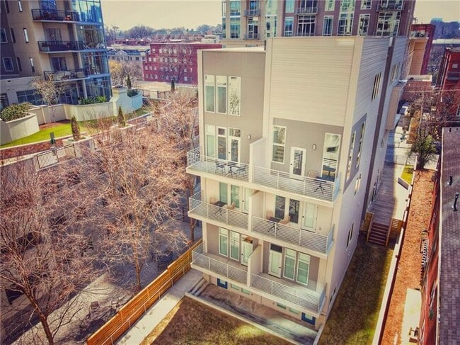 Building Photo - 208 12th St NE