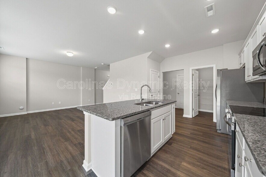 Building Photo - 133 Pumice Dr