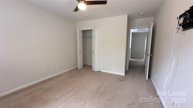 Building Photo - 7718 Abigail Glen Dr
