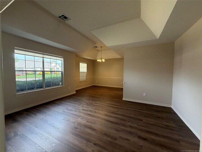 Building Photo - 9203 S 73rd E Ave
