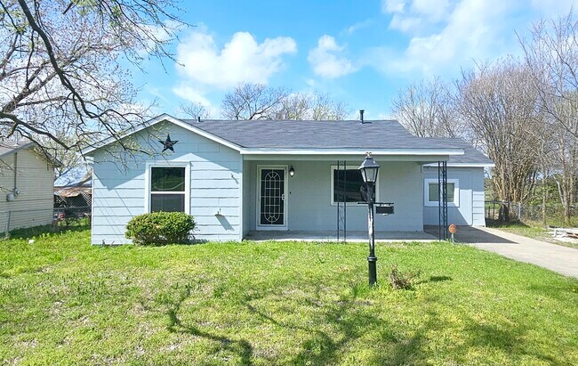 Primary Photo - 1409 Wolfe City Dr