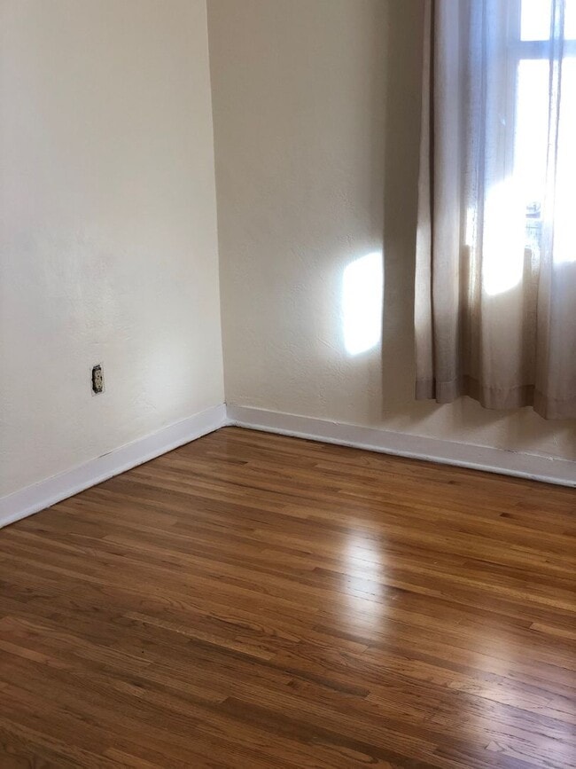 Building Photo - BEAUTIFUL THREE BEDROOM HOME FOR RENT!