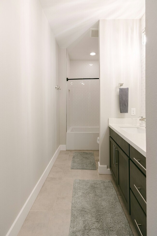 Building Photo - 203 Nogalitos St