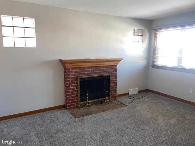 Building Photo - 5017 Mauretania Ave