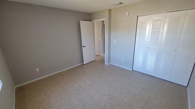 Building Photo - 130 Las Brisas Way