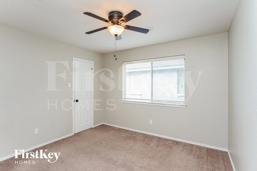 Building Photo - 2338 Loyanne Dr