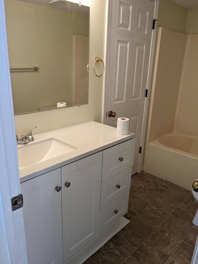 Building Photo - 2411 Carnation Dr