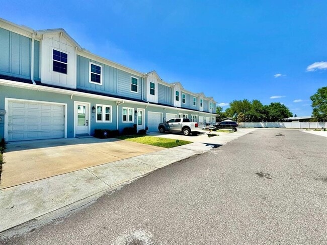 Building Photo - 3722 W Mango Ave