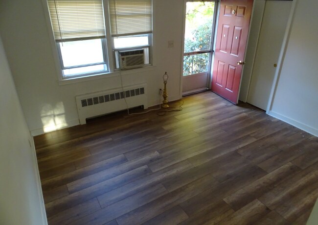 Apartment is heated by gas - 3 Neillian St