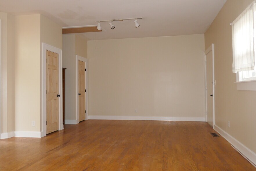Building Photo - 145 S Columbia Dr