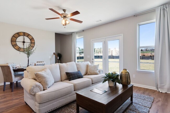 Building Photo - 3 BEDROOM TOWNHOME IN OAKWOOD! Rabun Floorplan