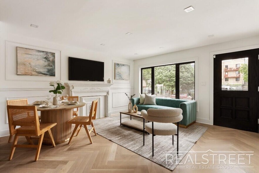Building Photo - Exquisite 3 BR 3.5 BA Home with Private Pa...