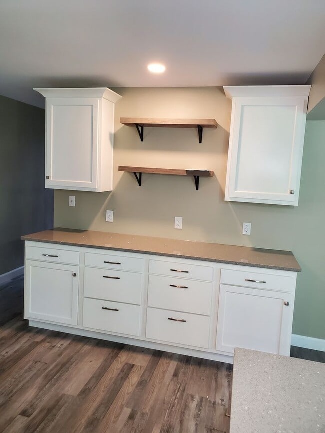 Building Photo - 4 Bed 2 bath newly remodeled
