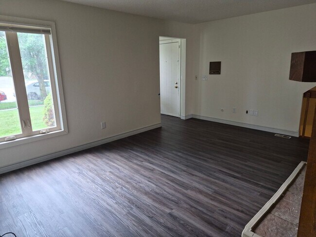 Building Photo - 5836 Ryewyck Dr