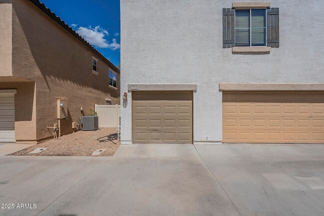 Building Photo - 753 N Port Dr